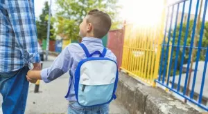 Кандидатстваме онлайн за помощта от 300 лв. за първокласници и осмокласници