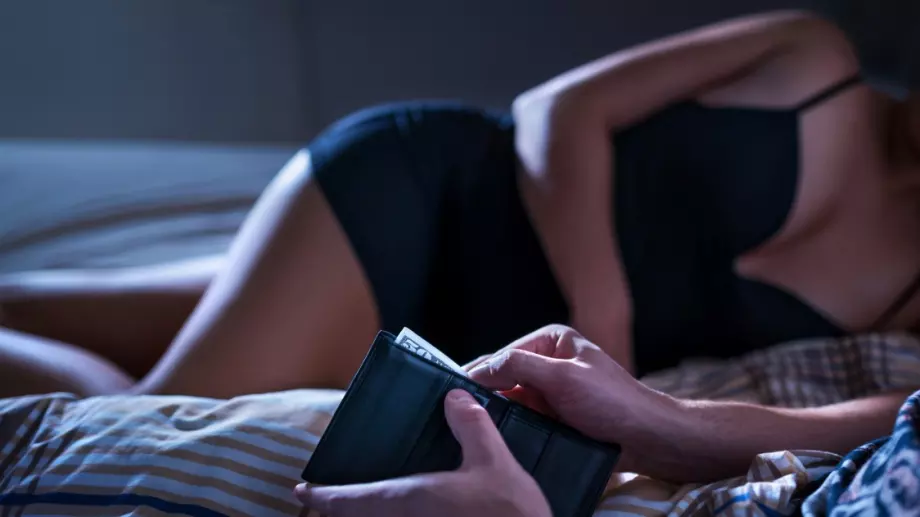 Бедността в България и Румъния подтиква към проституция