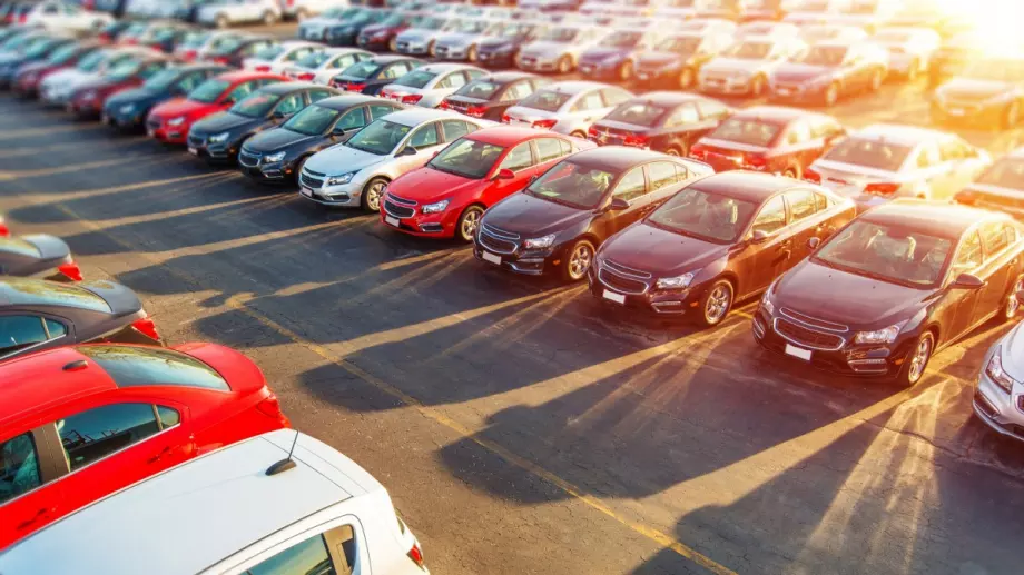 Драстичен спад на продажбите на нови коли в България