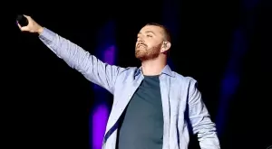 "Надуваемият" костюм на Сам Смит от наградите "Брит" е истински хит (СНИМКА)