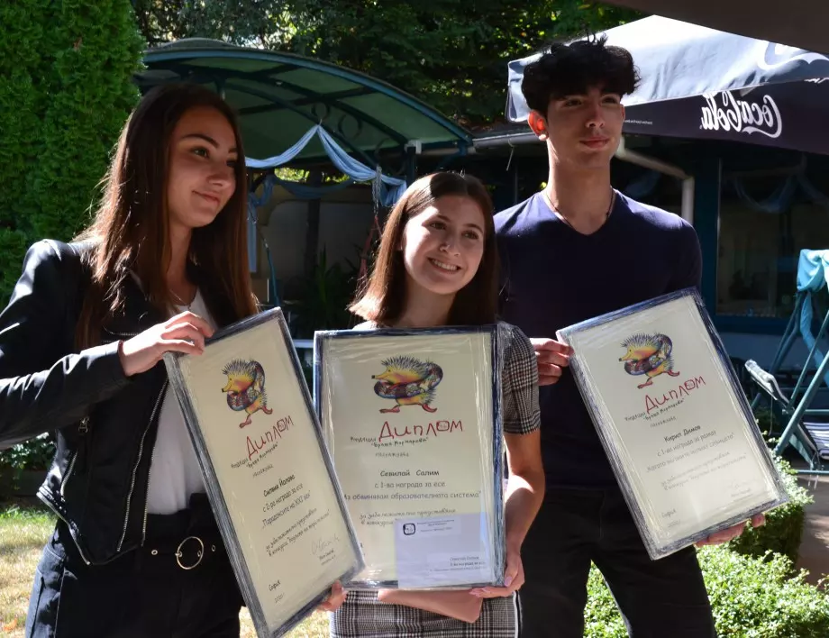 Наградиха талантливите победители в конкурса за ученическо творчество