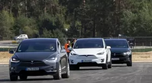 Tesla обеща евтини електромобили с по-голям пробег