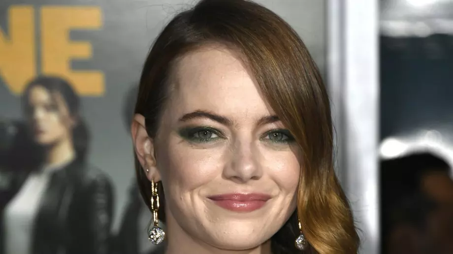 Ема Стоун се е омъжила и очаква дете (СНИМКИ)