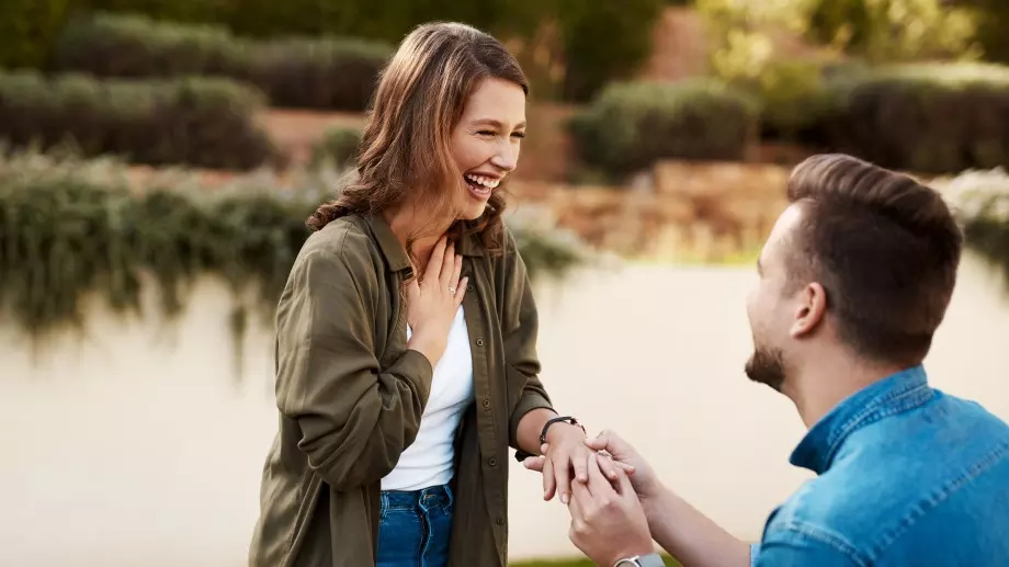 Зодиите, които ще се сгодят през октомври