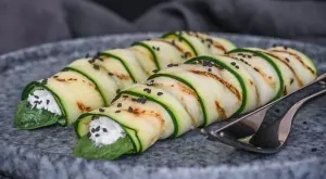 Пълнени ролца от тиквички със спанак и козе сирене
