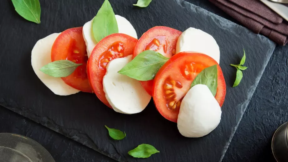 НЕ съчетавайте домати и месо с тези храни