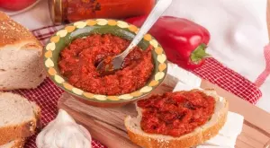 Най-вкусната домашна лютеница