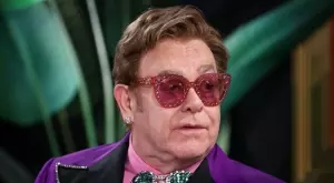 Елтън Джон е бил хоспитализиран в Монако