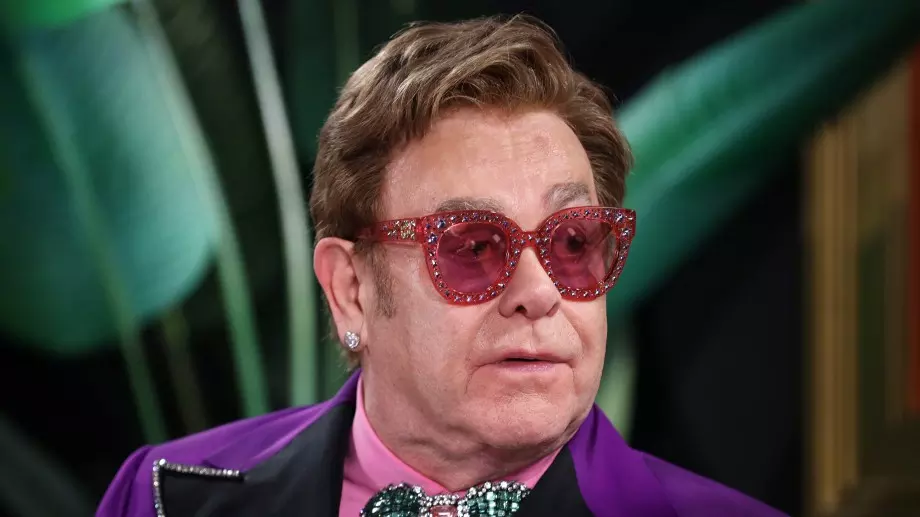 Елтън Джон е бил хоспитализиран в Монако