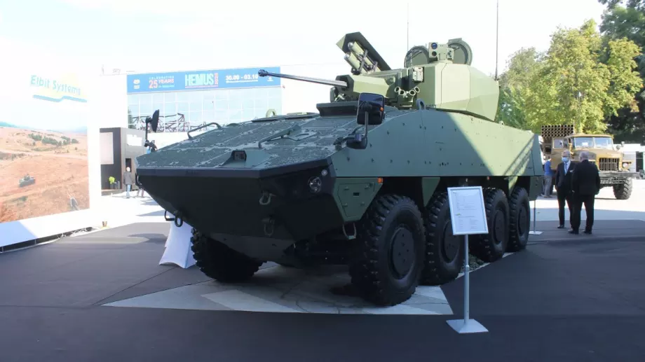 Финландската компания Patria достави на шведската фирма Saab транспортната машина  AMV 8x8 System Platform