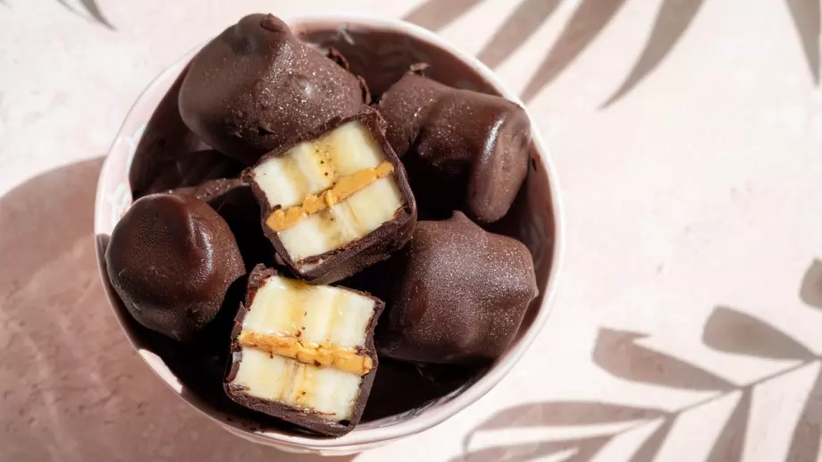 Бананови хапки с черен шоколад