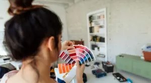 НЕ боядисвайте спалнята в тези цветове