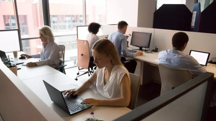 Служебното правителство е спасило 180 000 работни места в кризата