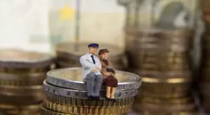  {{ otherArticle[0].article.title }} 