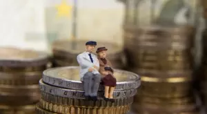  {{ otherArticle[0].article.title }} 