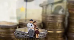 Втората пенсия понесе удар заради кризисната 2022 година