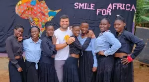 Африканци смайват с български народни танци (ВИДЕО)