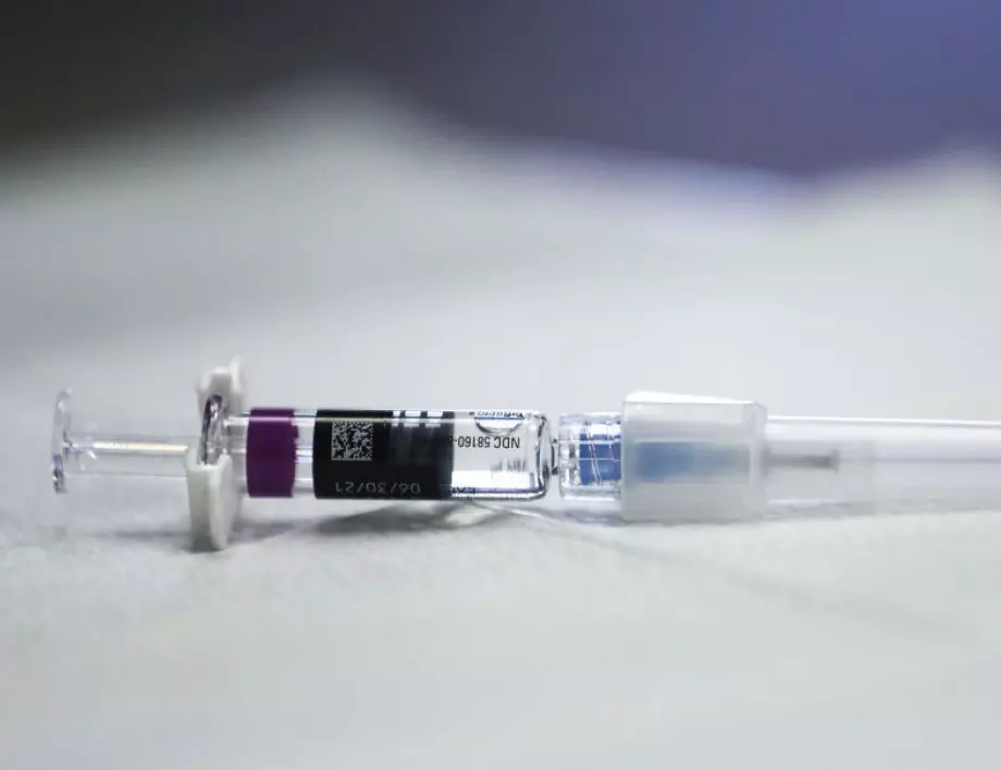 Български лекар в Чикаго е сред първите, получили ваксина срещу коронавирус