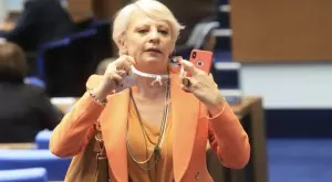 Нона Йотова захвърли дрехите на 56 години (СНИМКА)