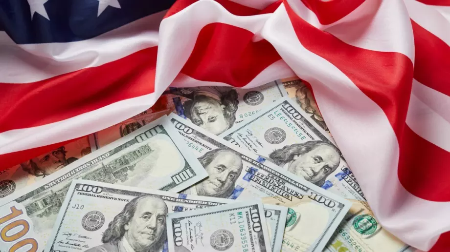 Дефицитът и дългът на САЩ се изстреляха до рекордни нива