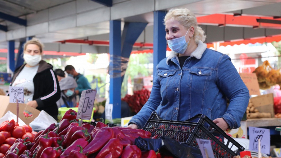 Търговците на пазарите в София задължително трябва да носят маска