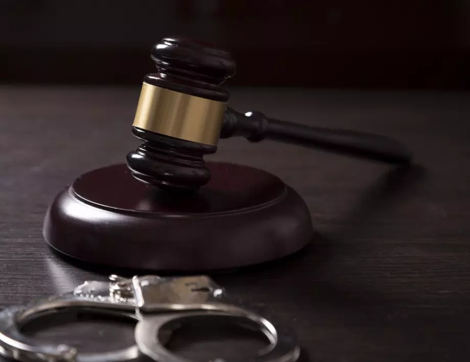 Осъдиха жена на 43 г. затвор за обида на монархията в Тайланд