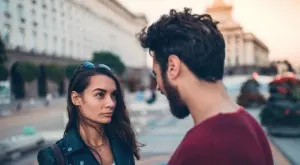 Защо постоянно се влюбвате в емоционално недостъпни мъже