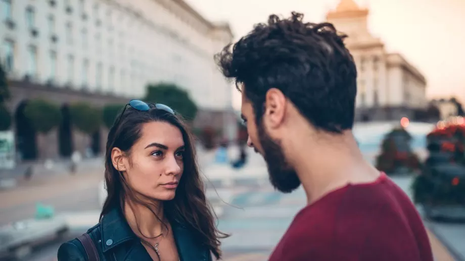 Ако мъжът до вас прави тези 6 неща, само ви използва   