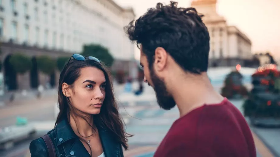 Двама души могат да бъдат толкова близо, но в мислите си да са на стотици километри един от друг      
