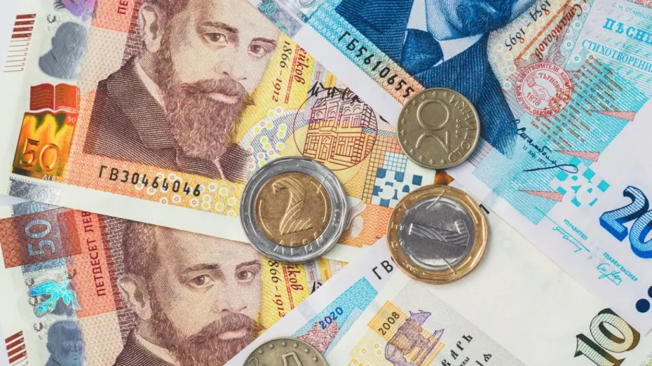 Вдигат заплатите в три бранша