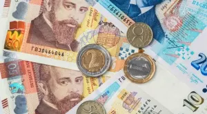 Замразяват заплатите на чиновниците, няма да режат ваучерите за храна