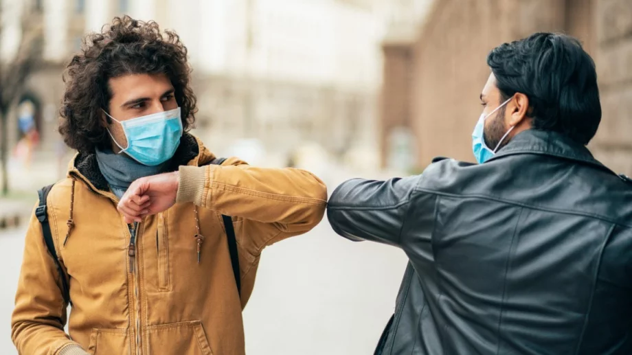 Заразените намаляват, но при много по-малко тестове