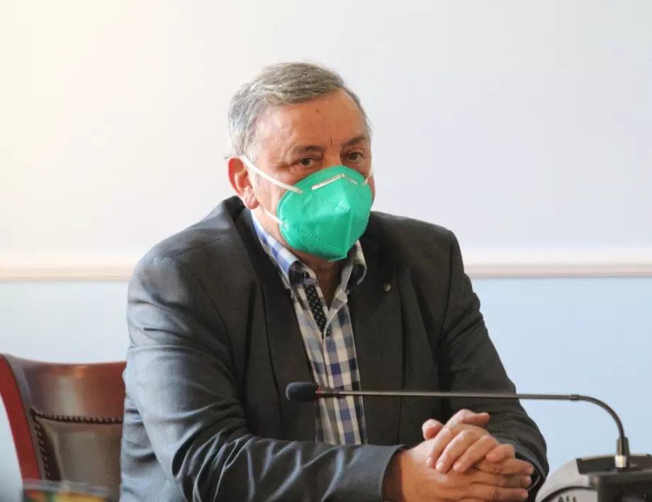 Специални мерки по границата заради Омикрон поиска проф. Кантарджиев