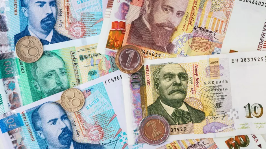 Депутатите получават 6500 лв., Борисов и Радев вземат 5-цифрени суми