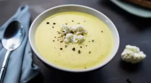Абсолютен шедьовър: Крем супа от карфиол с кашкавал