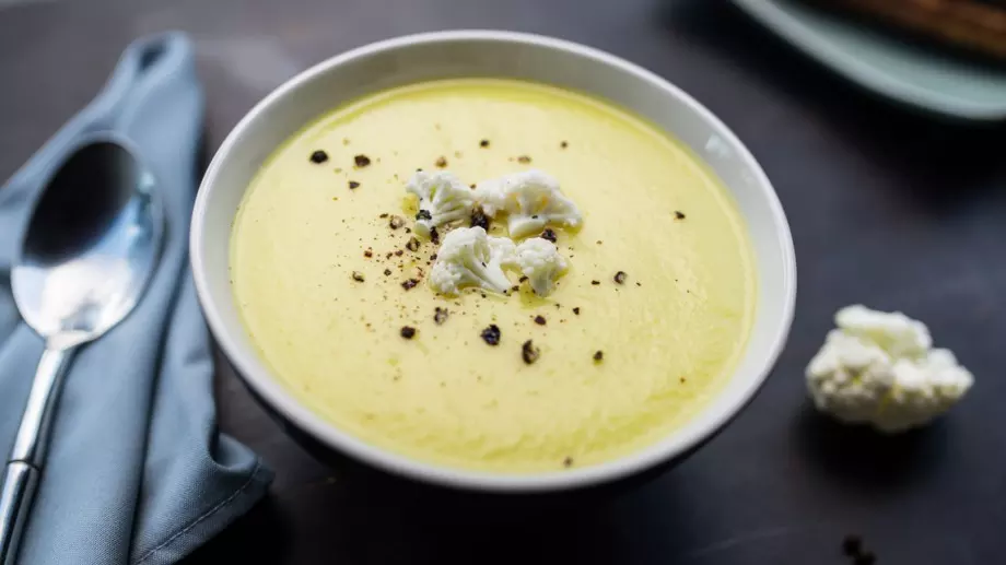 Абсолютен шедьовър: Крем супа от карфиол с кашкавал