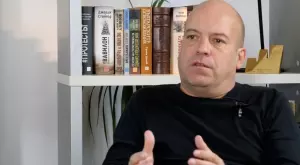 Иво Сиромахов: Взех си фалшивия болничен, запалих кията и сега съм у майкини и варим лютеница