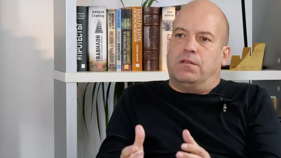 Иво Сиромахов: Взех си фалшивия болничен, запалих кията и сега съм у майкини и варим лютеница