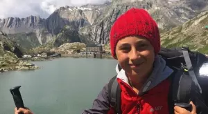 Момче ходи пеша от Италия до Великобритания, за да види баба си