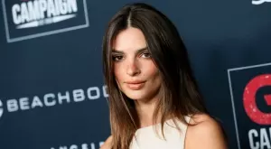 Емили Ратайковски: Бременна и гола (СНИМКИ + ВИДЕО)