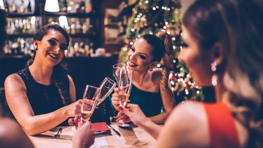 Кувертите за Коледа и Нова година поскъпнаха заради COVID-19