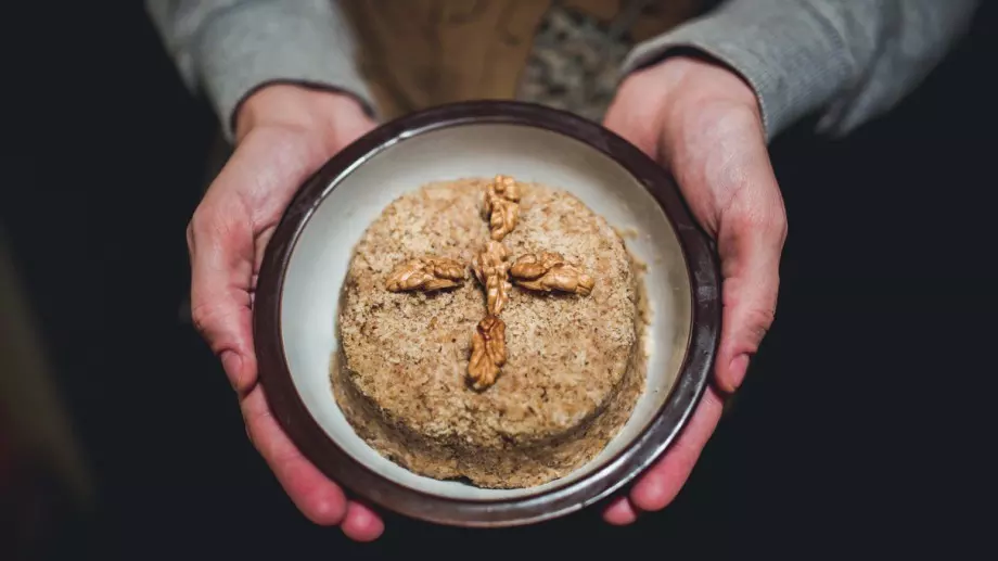 Утре е Голяма Задушница. Ето какво се прави на този ден!