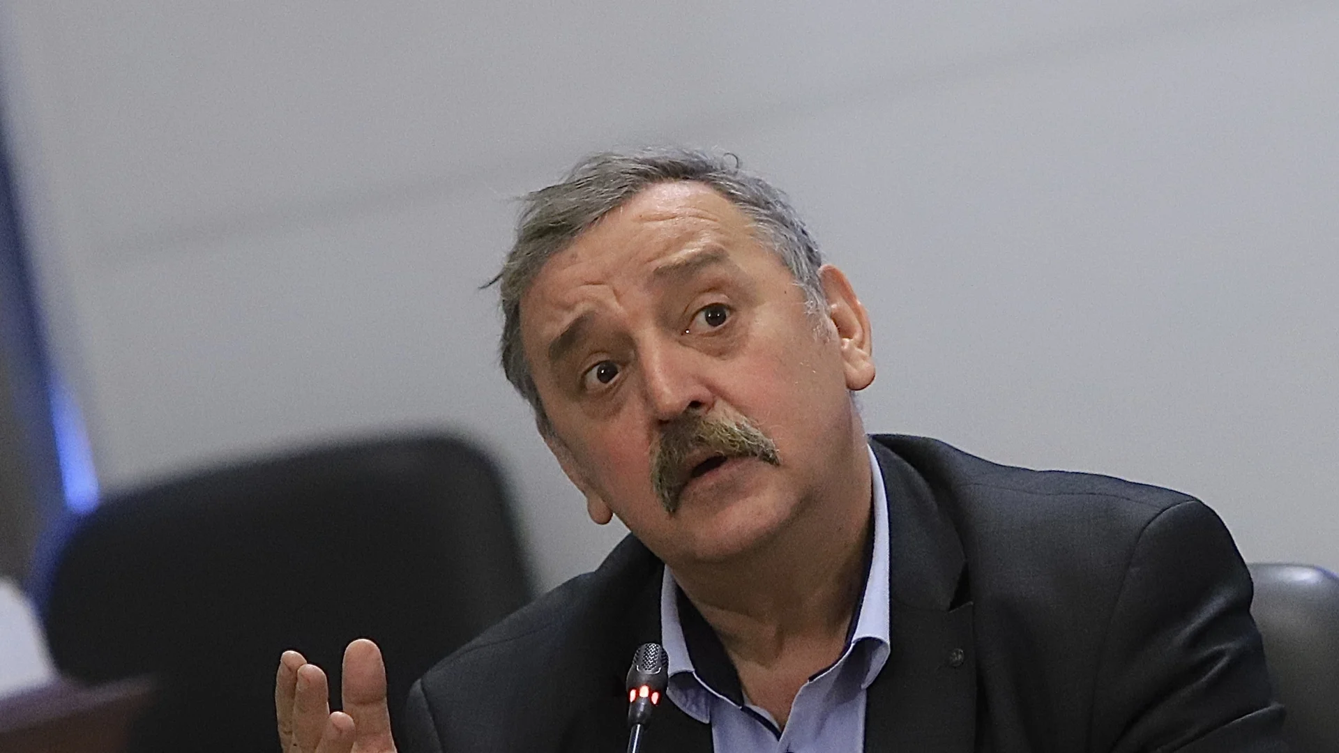 Без паника, затваряне и дистанция: Проф. Кантарджиев съветва да не се страхуваме от коклюша