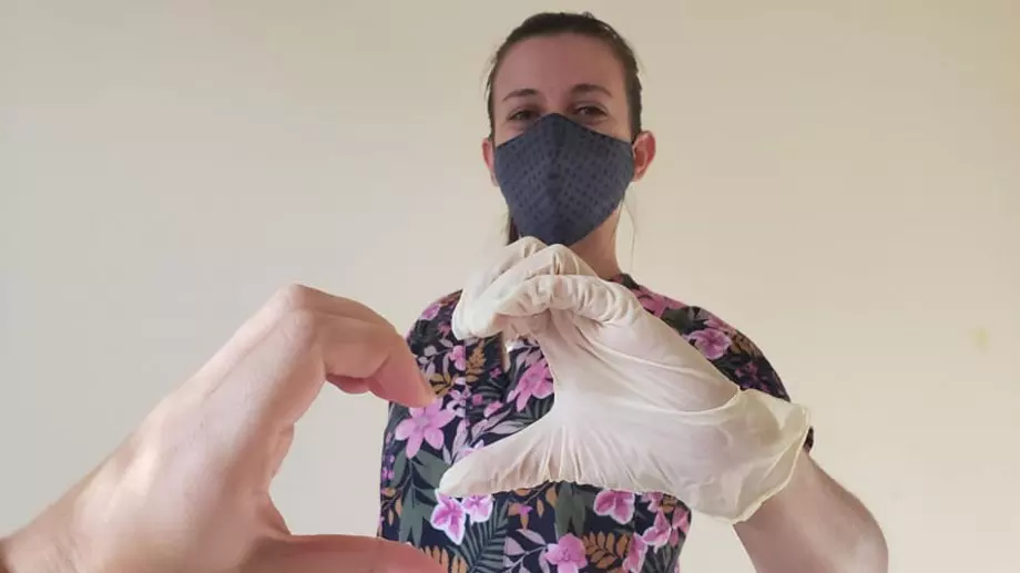 Болна от коронавирус с трогателно послание към мед. сестра герой