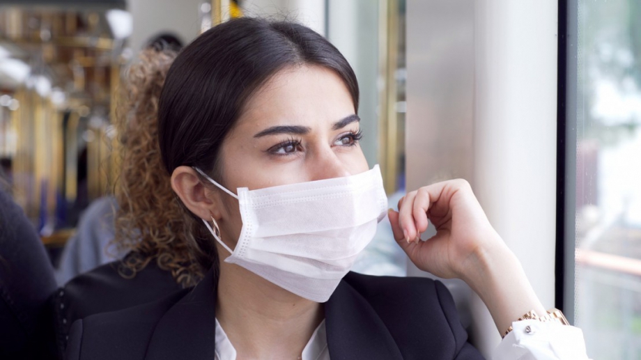 Хората да не разговарят докато пътуват с обществения транспорт за