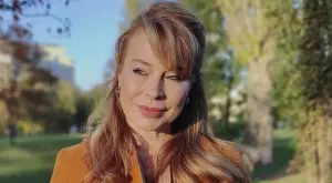 50-годишната Мира Добрева топлес на плажа (СНИМКИ)