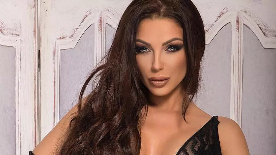 Емануела е неузнаваема след корекциите (СНИМКИ)