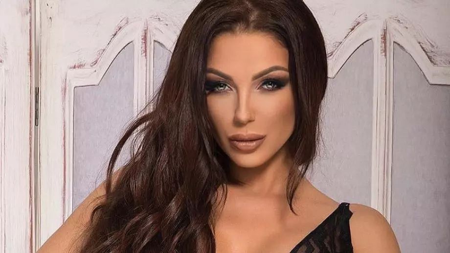 Емануела шокира с пълна промяна (СНИМКА)