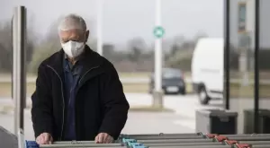  {{ otherArticle[0].article.title }} 