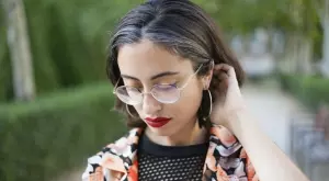 Полезни грим трикове за жени с посивели коси (СНИМКИ)